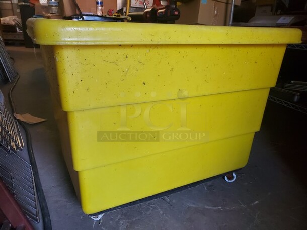  Plastic Bulk Box Truck - Image 5 of 6