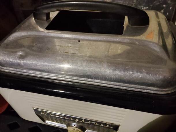 Vintage Westinghouse Electric Roaster Oven White Metal - Image 5 of 9
