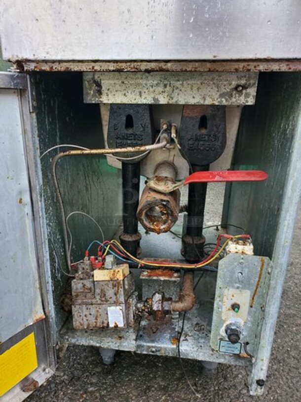 ANETS Natural Gas Floor Model Fryer!! 15X30X34  - Image 5 of 5