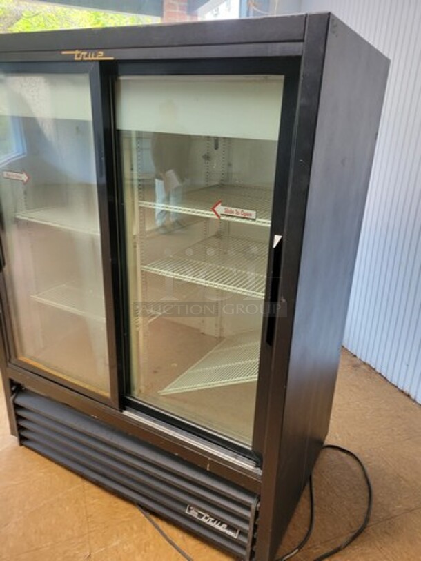 True GDM-41C 2-Glass Sliding Door Merchandiser Refrigerator! - Image 4 of 5