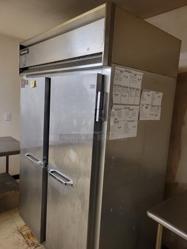 Continental Solid Door Reach-In Freezer!  - Image 4 of 8