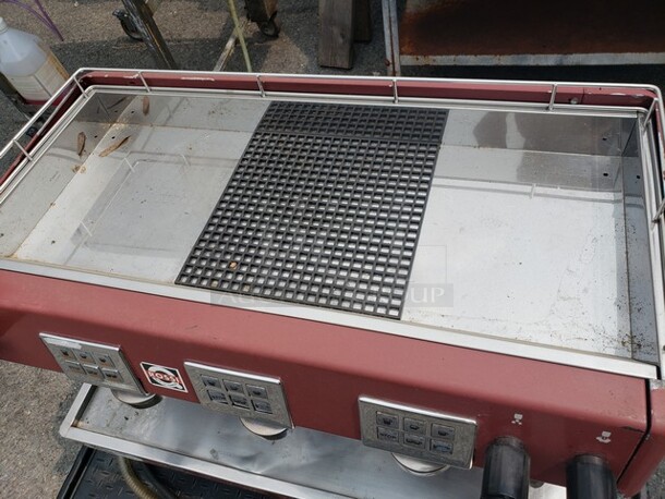 Brasilia Espresso Machine!

230 V
60 Hz
2 PH - Image 3 of 5