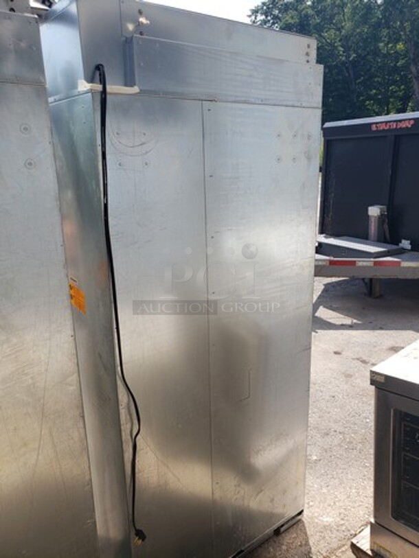 Beautiful Viking 36" Column Refrigerator! Very nice condition!

115 V
60 Hz
6.5 A - Image 5 of 6