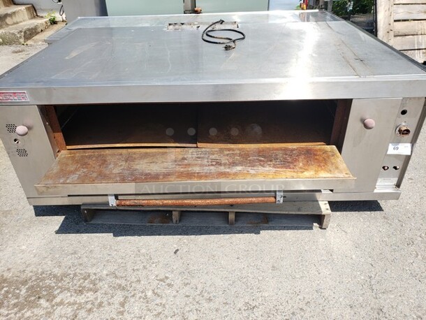 Vulcan Hustler Propane Pizza Oven! No Legs. Missing knob - Image 4 of 10