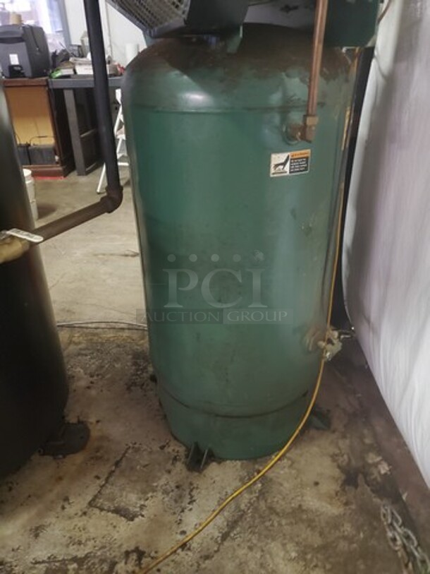 Air Compressor MI820R, Buyer must remove this item. - Image 3 of 5