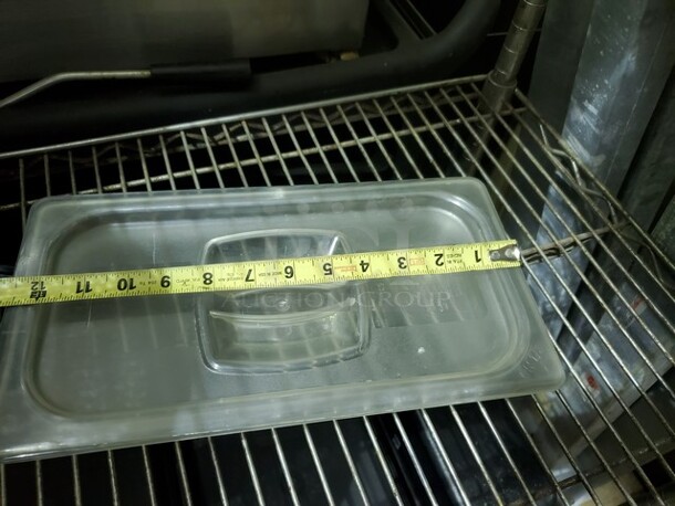 Lot of 5 Plastic Food Storage Containers w/ Lids - Image 2 of 4