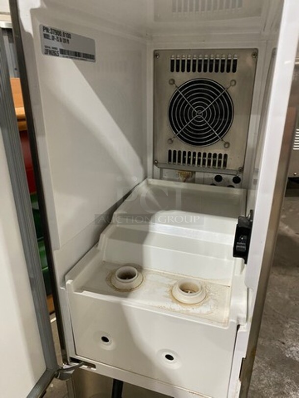 Bunn Commercial Countertop Drink Dispenser! Eletric powered! On Small Legs! Model: JDF2S SN: JDF0028615 120V
Item Number: 3979760-82
 - Image 5 of 8