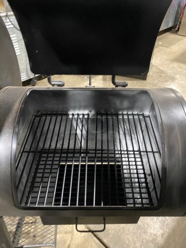 BEAUTIFUL! AWESOME! Brinkmann Trailmaster Heavy Duty Charcoal Grill/ Smoker! Small Grill Has Charcoal Access! With Hinged Lids! With Storage Space Underneath! Heavy Duty Steel! On Legs And Casters! - Image 7 of 10