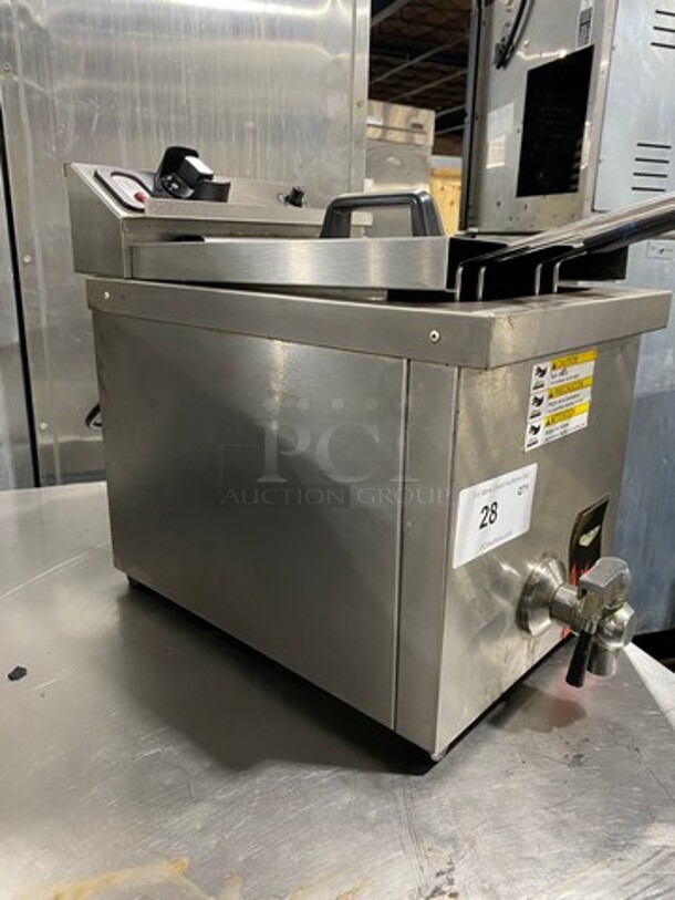 Vollrath Commercial Countertop Electric Powered Deep Fat Fryer! With Metal Frying Baskets! All Stainless Steel! Model: FFA8115 SN: E4700264016023 208/240V 60HZ 1 Phase - Image 2 of 9