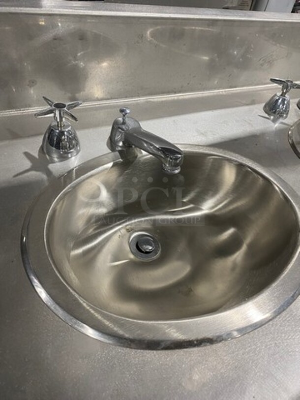 WOW! Commercial 3 Bay Sink Wash Station! Solid Stainless Steel! On Legs! - Image 6 of 11