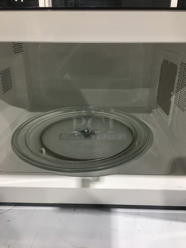 LATE MODEL! NEW!  2021 Hamilton Beach Countertop Microwave Oven! Model: P11043ALMWTB1 120V - Image 5 of 6