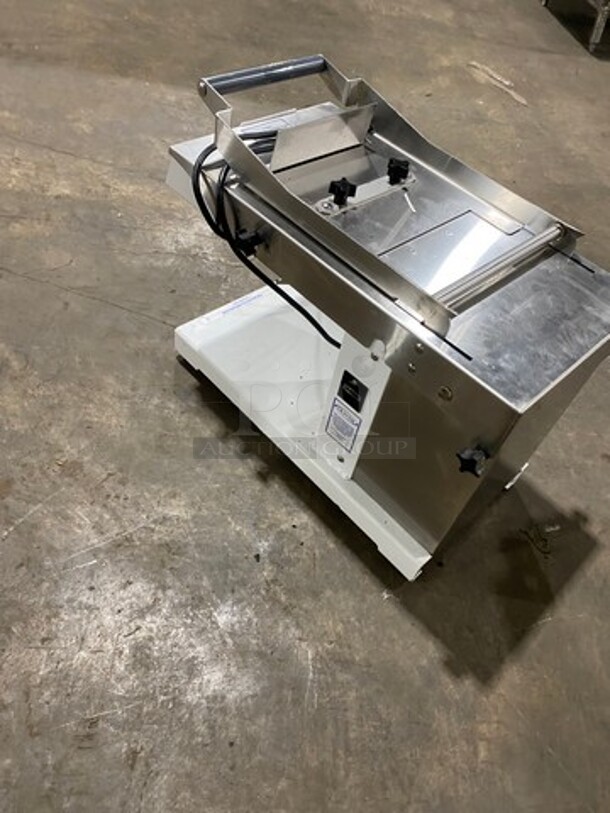 Oliver Commercial Countertop Mini Chip Slicer! Model: 738 SN: 189180 115V 60HZ 1 Phase - Image 3 of 8