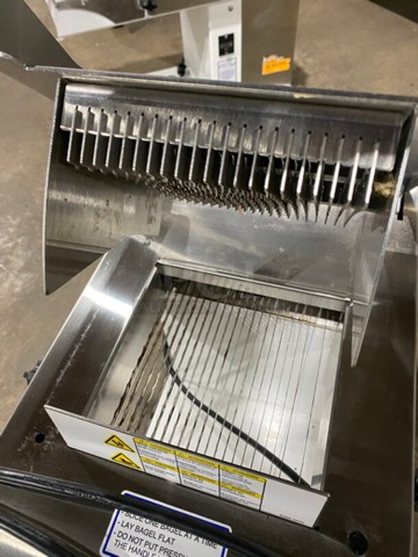 Oliver Commercial Countertop Mini Chip Slicer! Model: 738 SN: 189180 115V 60HZ 1 Phase - Image 5 of 8