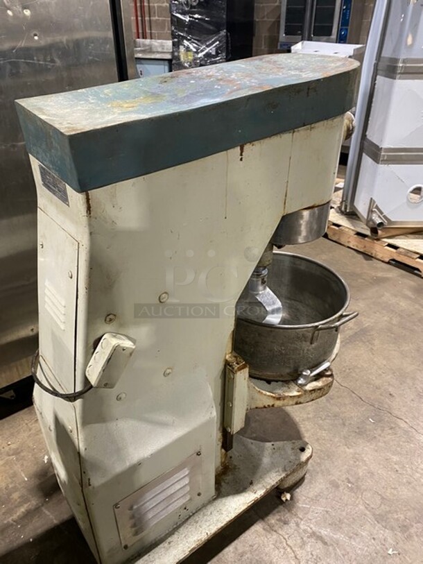 Reynolds Commercial Floor Style 60 Qt. Planetary Mixer! With Bowl! With Dough Hook Attachment! Model 1060 Serial 536HF79! 115V 1Phase! WORKING WHEN REMOVED! - Image 2 of 6