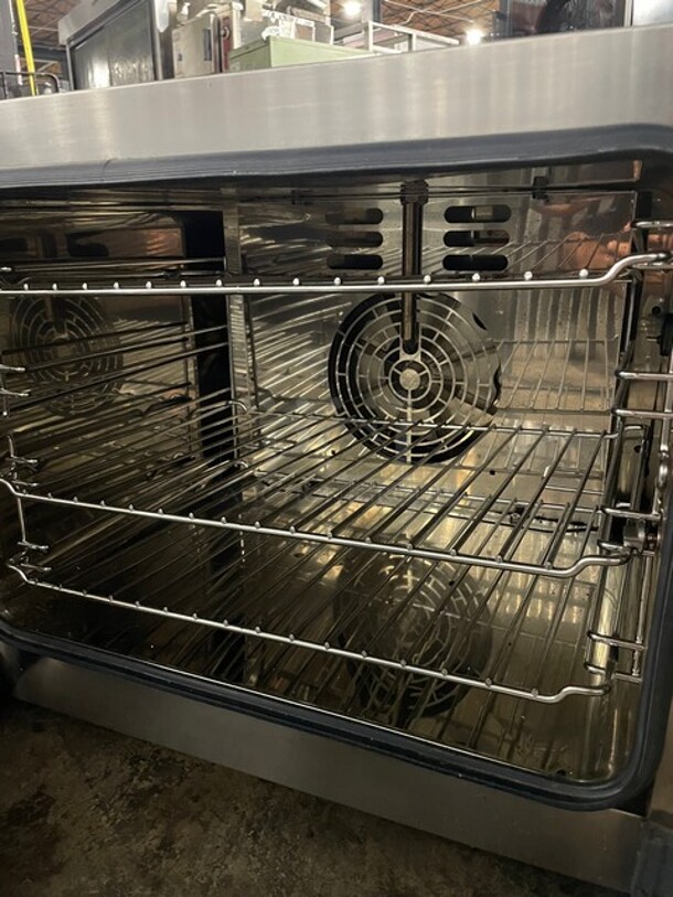 Cadco Unox Stainless Steel Commercial Countertop Electric Powered Half Size Convection Oven! MODEL XAFT-04HS-ETRV-US 208-240 Volts, 1 Phase. - Image 7 of 10