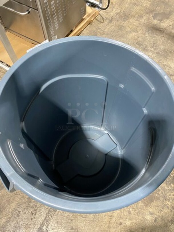 NEW! Rubbermaid Grey Poly Trash Can! - Image 5 of 6