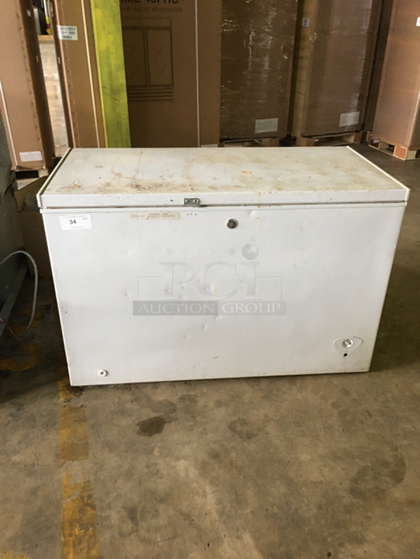 General Electric White Commercial Chest Freezer/ Cooler! Model: FCM11PHBWW SN: LF194156 115V 60HZ