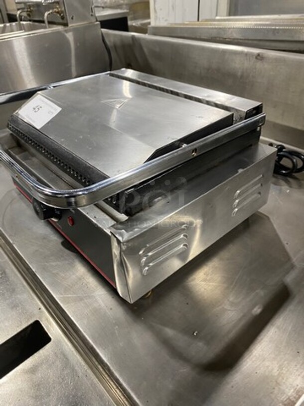Commercial Countertop Panini/Sandwich Grill! With Ribbed Press! All Stainless Steel! Model: ETYP1C1 SN: K1625980 110V - Image 3 of 9