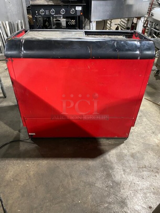 Beverage Air Commercial Reach Down Chest Cooler Display Merchandiser! Model: EZA84LD 115V 60HZ 1 Phase - Image 3 of 7