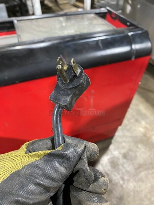 Beverage Air Commercial Reach Down Chest Cooler Display Merchandiser! Model: EZA84LD 115V 60HZ 1 Phase - Image 7 of 7