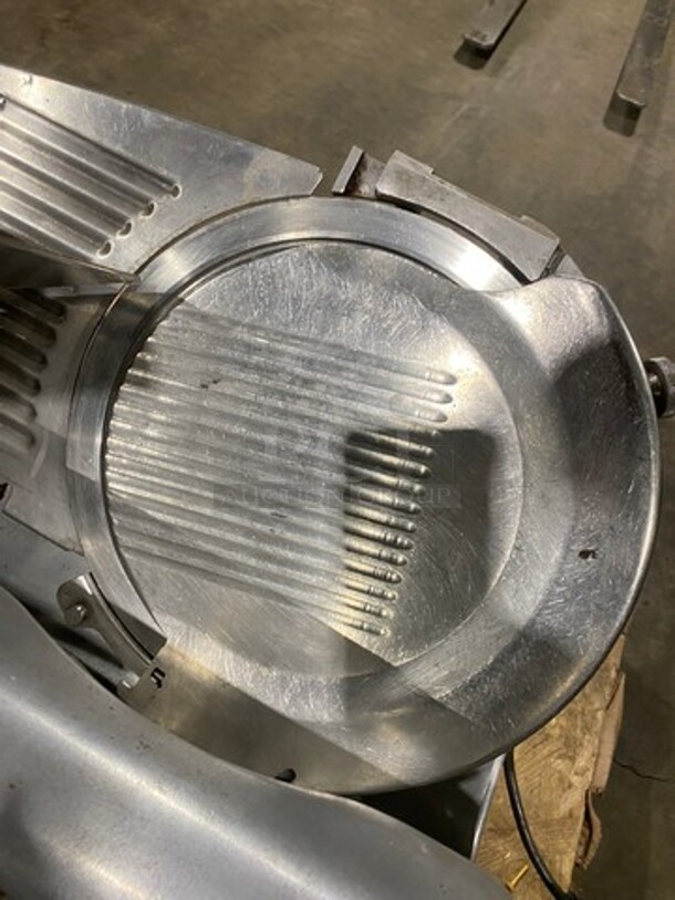 Hobart Commercial Countertop Meat/Deli Slicer! All Stainless Steel! Model: 1712E SN: 56902154 115V 60HZ 1 Phase - Image 5 of 9