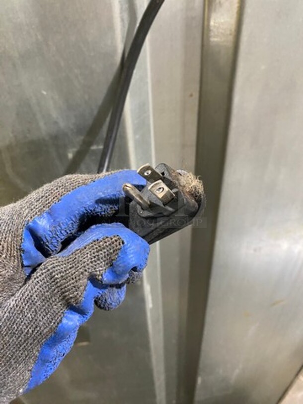 Continental Commercial Single Door Reach In Cooler! Poly Coated Racks! All Stainless Steel! With Legs! Model: DL1RE SN: 14551460 115V 60HZ 1 Phase - Image 12 of 12