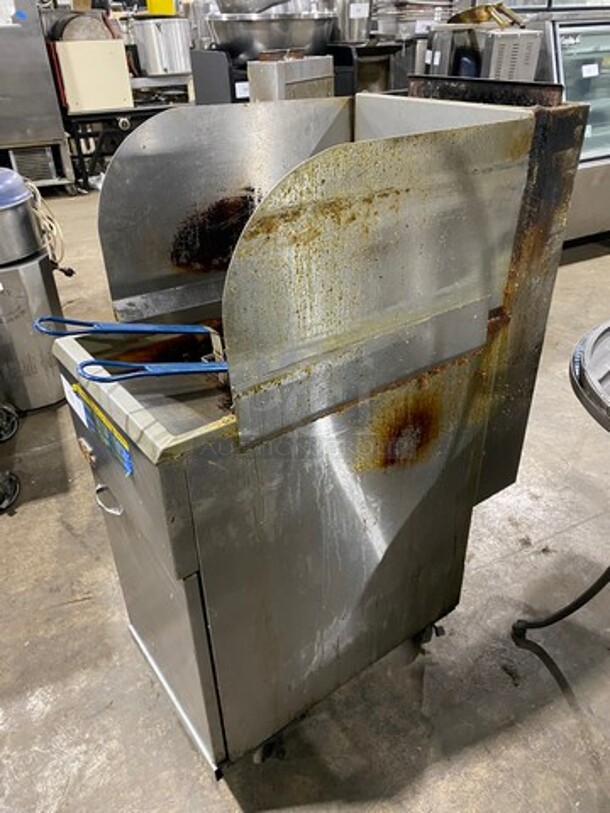 2018 Pitco Commercial Natural Gas Powered Deep Fat Fryer! With Back And Side Splashes! With 2 Metal Frying Baskets! All Stainless Steel! On Casters! WORKING WHEN REMOVED! Model: 40D SN: G18CC010283 - Image 2 of 8