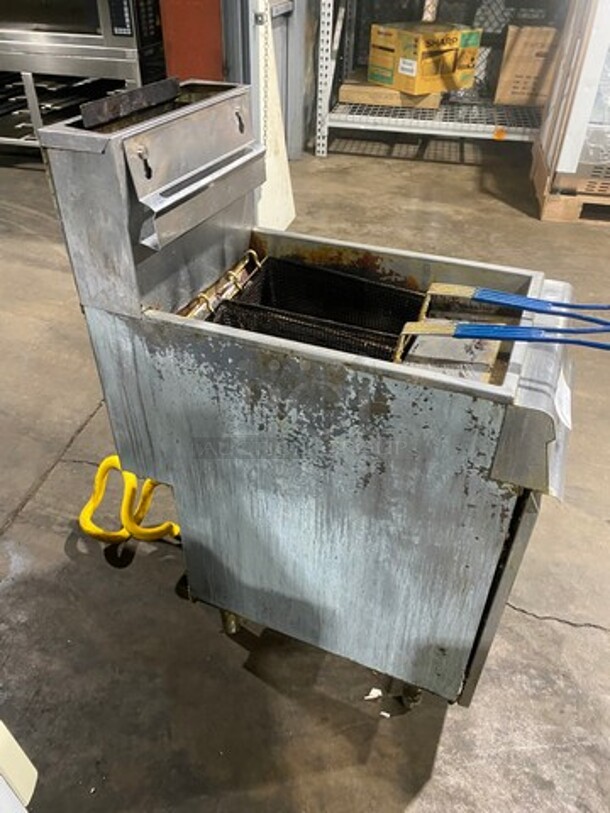 Qualite Commercial Natural Gas Powered Deep Fat Fryer! With Backsplash! With 2 Metal Frying Baskets! All Stainless Steel! Model: QL9NG - Image 2 of 9