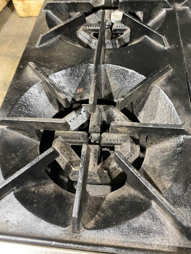 Us Range Stainless Steel Commercial Natural Gas Powered 4 Burner Range w/ Right Side Flat Top Griddle With Oven! Over Shelf And Back Splash! On Legs! - Image 6 of 10