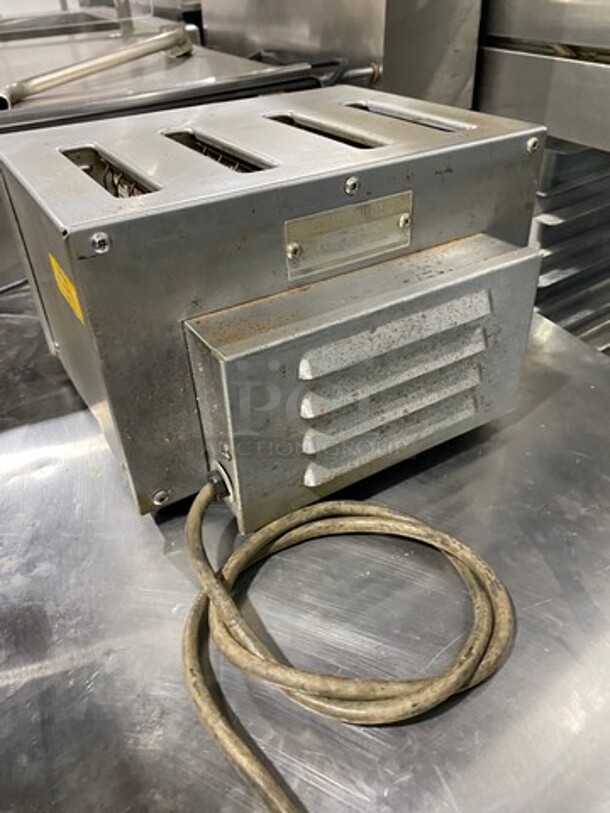 General Electric Commercial Countertop 4 Slot Toaster! Model: ET25 208V - Image 3 of 6