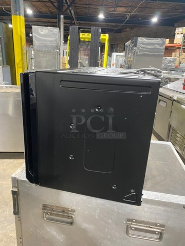 LATE MODEL! 2020 Samsung Countertop Microwave Oven! Model: ME21M706BAS SN: 0B8D7WONC02647J 120V - Image 3 of 10