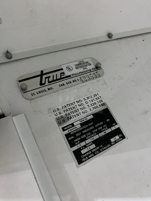 True Commercial 2 Door Cooler Merchandiser! With Sliding Doors! Model GDM33 Serial 423535! 115V 1Phase! - Image 7 of 8