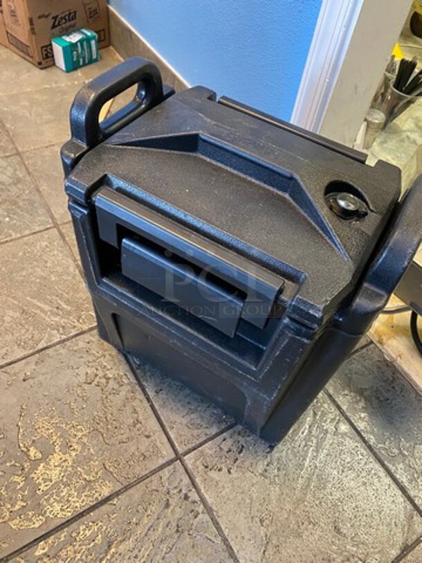 Cambro Insulated Beverage Dispenser/ Holder! With Side Handles! With Lid! - Image 3 of 5