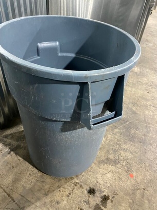 Gray Poly Trash Can! - Image 4 of 5