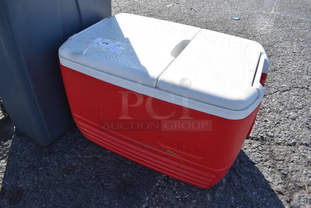 Igloo Red and White Poly Portable Cooler. 25x16x16 - Image 3 of 6