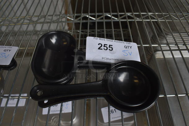 ALL ONE MONEY! Lot of 5 Black Poly Scoops. 8" - Image 1 of 2