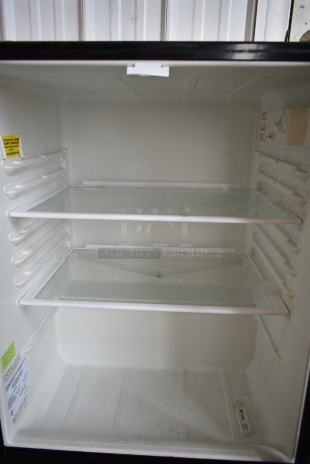 Summit SCR600BLBI Metal Mini Cooler Merchandiser. 120 Volts, 1 Phase. Tested and Powers On - Image 3 of 4