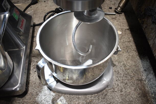 BRAND NEW SCRATCH AND DENT! Hobart N50 Metal Countertop 5 Quart Bowl Lift Planetary Dough Mixer w/ Stainless Steel Mixing Bowl, Paddle, Whisk and Dough Hook Attachments. 100-120 Volts, 1 Phase. Tested and Working! - Image 4 of 11