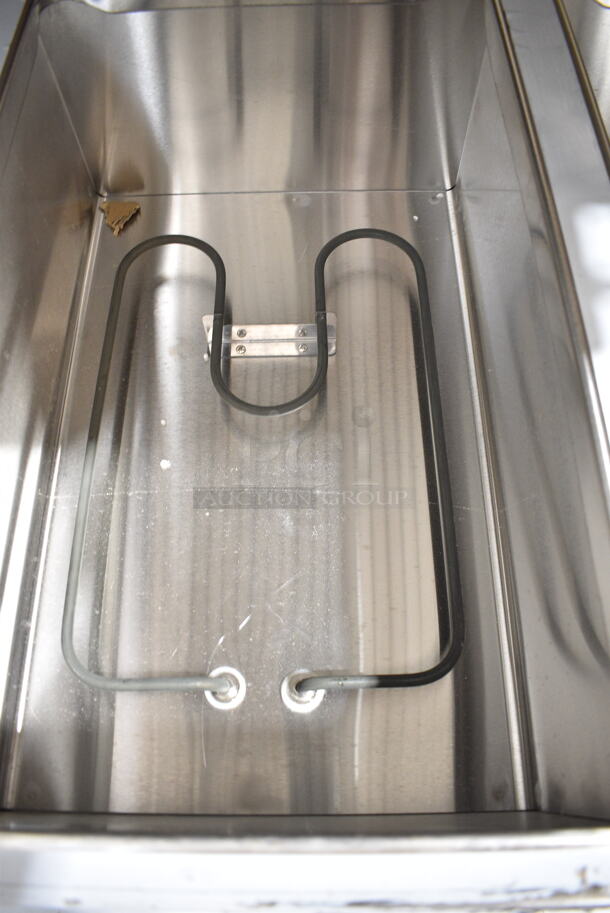 BRAND NEW SCRATCH AND DENT! 2023 ServIt 423EST3WO Stainless Steel Commercial Electric Powered 3 Bay Steam Table. 115 Volts, 1 Phase. Tested and Working! - Image 7 of 9