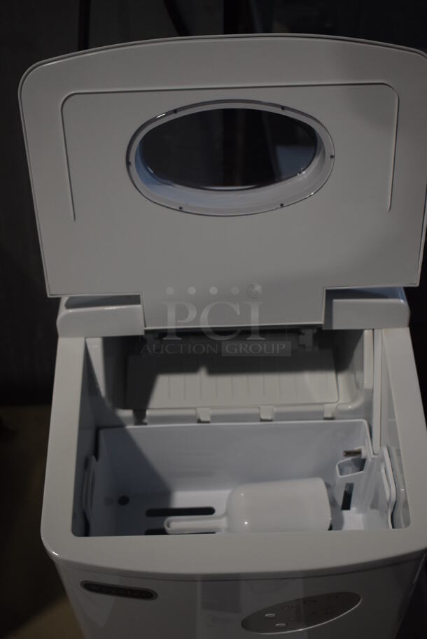 BRAND NEW SCRATCH AND DENT! Whynter IMC-330WS Stainless Steel Commercial Countertop Portable Ice Maker. 115 Volts, 1 Phase. Tested and Working! - Image 5 of 5