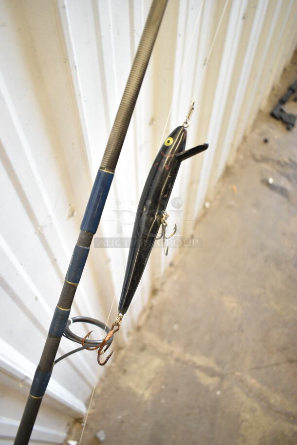 Tsunami Air Wave TSAWSS1002MH 100" Line Fishing Rod w/ Reel - Image 7 of 8