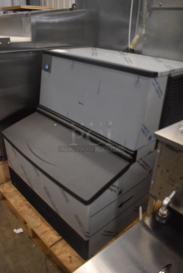 BRAND NEW SCRATCH AND DENT! 2022 Hoshizaki KM-301BAJ Ice Machine Crescent Cuber Icemaker with Built in Storage Bin. 115 Volt 1 Phase - Image 3 of 6