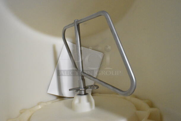 BRAND NEW SCRATCH AND DENT! 2024 Avantco 194HBN12022 22" Wide Hotel Ice Dispenser 120 lb. Capacity. 115 Volts, 1 Phase.  - Image 8 of 9