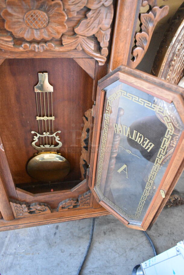 Wooden Clock.  - Image 5 of 6