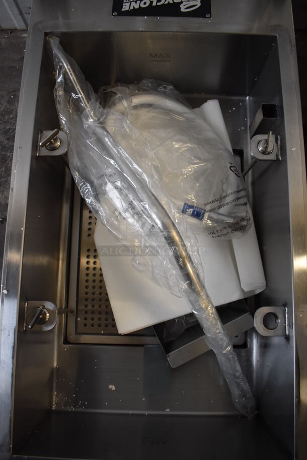 BRAND NEW! Fryclone 259FLTRM50 Stainless Steel Commercial Portable Oil Filtration System for Fryers on Commercial Casters. 120 Volts, 1 Phase. 17x33x36 - Image 4 of 7