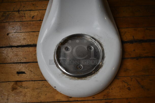 KitchenAid K45SSWH Metal Countertop 4.5 Quart Planetary Dough Mixer. 120 Volts, 1 Phase. Tested and Working! - Image 6 of 9