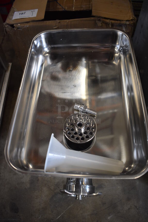BRAND NEW SCRATCH AND DENT! Avantco Model MG12 Stainless Steel Commercial Countertop #12 Meat Grinder w/ Tray. 110 Volts, 1 Phase. 10x17x19.5. Tested and Working! - Image 4 of 7