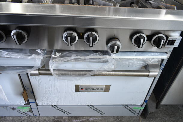 BRAND NEW SCRATCH AND DENT! 2023 Garland G60-10CC Stainless Steel Natural Gas 10 Burner 60" Range with 2 Convection Ovens and Back Splash. 406,000 BTU. - Image 8 of 12