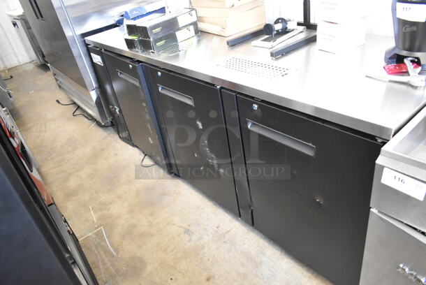 BRAND NEW SCRATCH AND DENT! 2024 Avantco 178UDD4HC  Black Kegerator / Beer Dispenser with (2) 2 Tap Towers - (4) 1/2 Keg Capacity. See Pictures for Dents. 115 Volts, 1 Phase. Tested and Working! - Image 2 of 9
