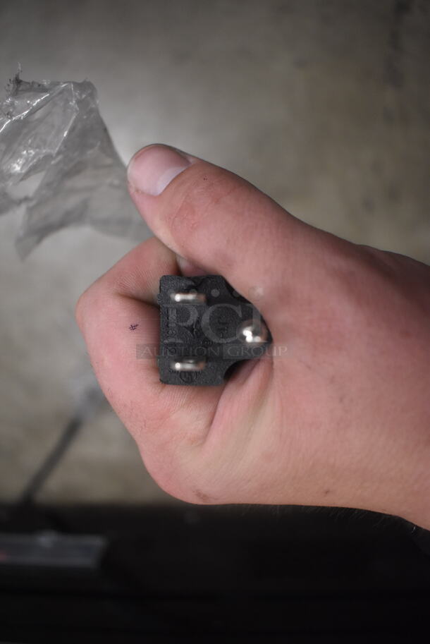 BRAND NEW SCRATCH AND DENT! Avantco BCC-48-HC 48" Black Refrigerated Countertop Bakery Display Case with LED Lighting. 115 Volts 1 Phase. Tested and Working! - Image 9 of 9